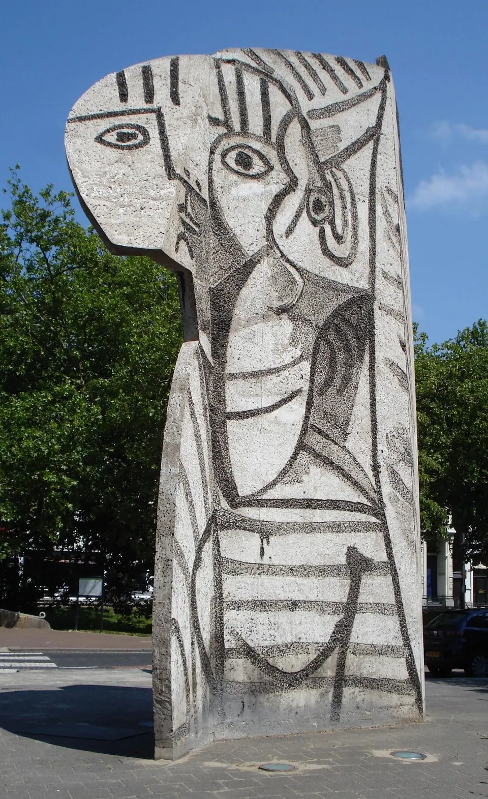 Picasso and Carl Nesjar's concrete Sylvette sculpture on the Westersingel in Rotterdam.